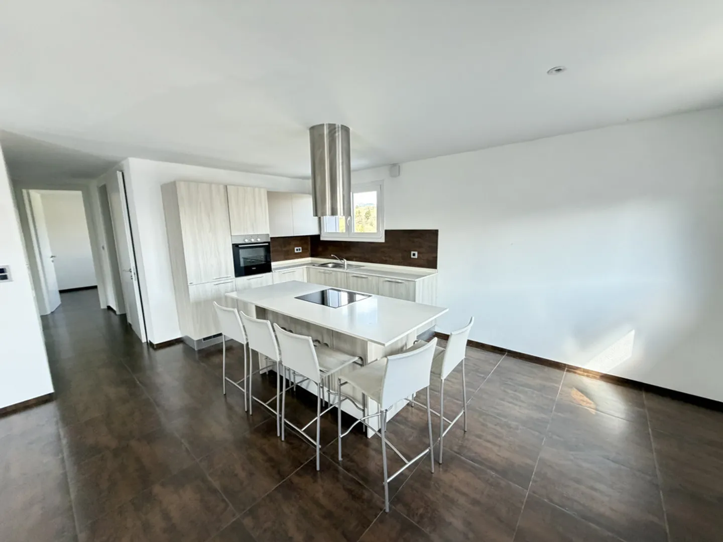 Appartement moderne avec grande terrasse - Photo 5 sur 12