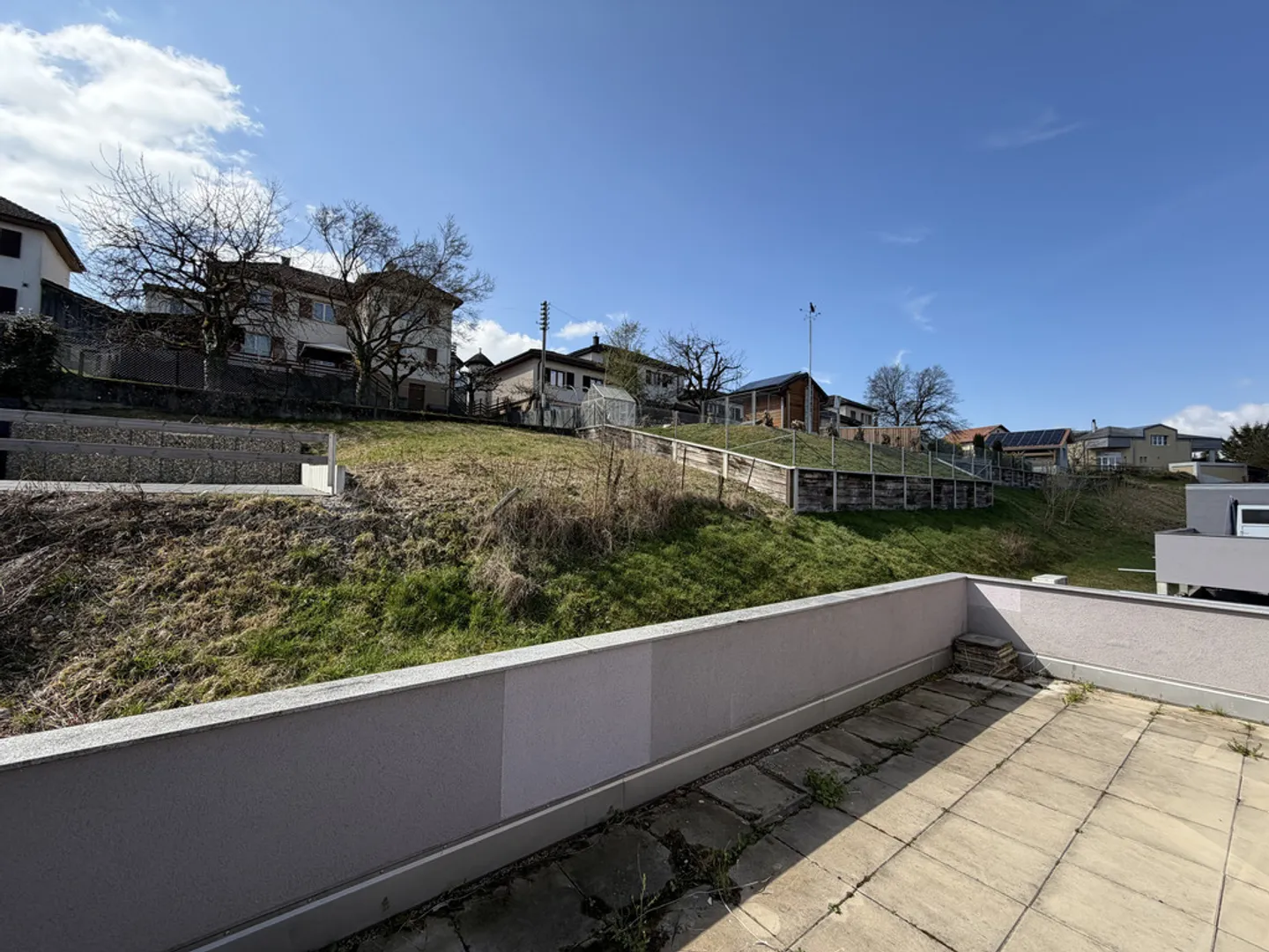 Appartement moderne avec grande terrasse - Photo 2 sur 12