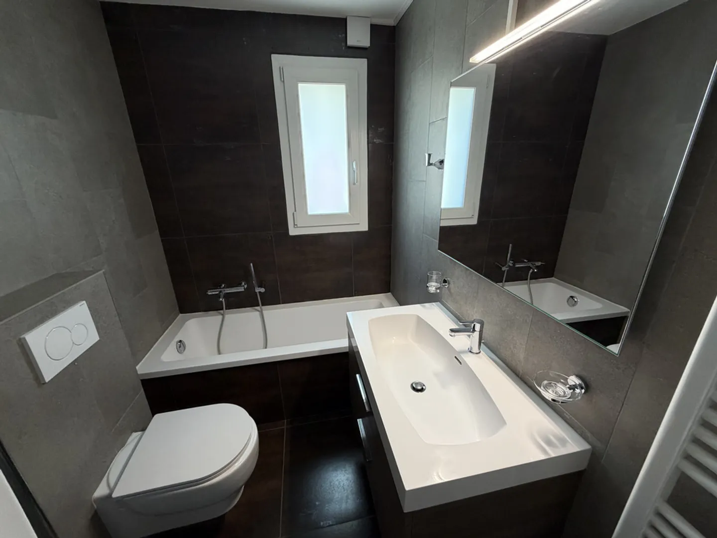 Appartement moderne avec grande terrasse - Photo 6 sur 12