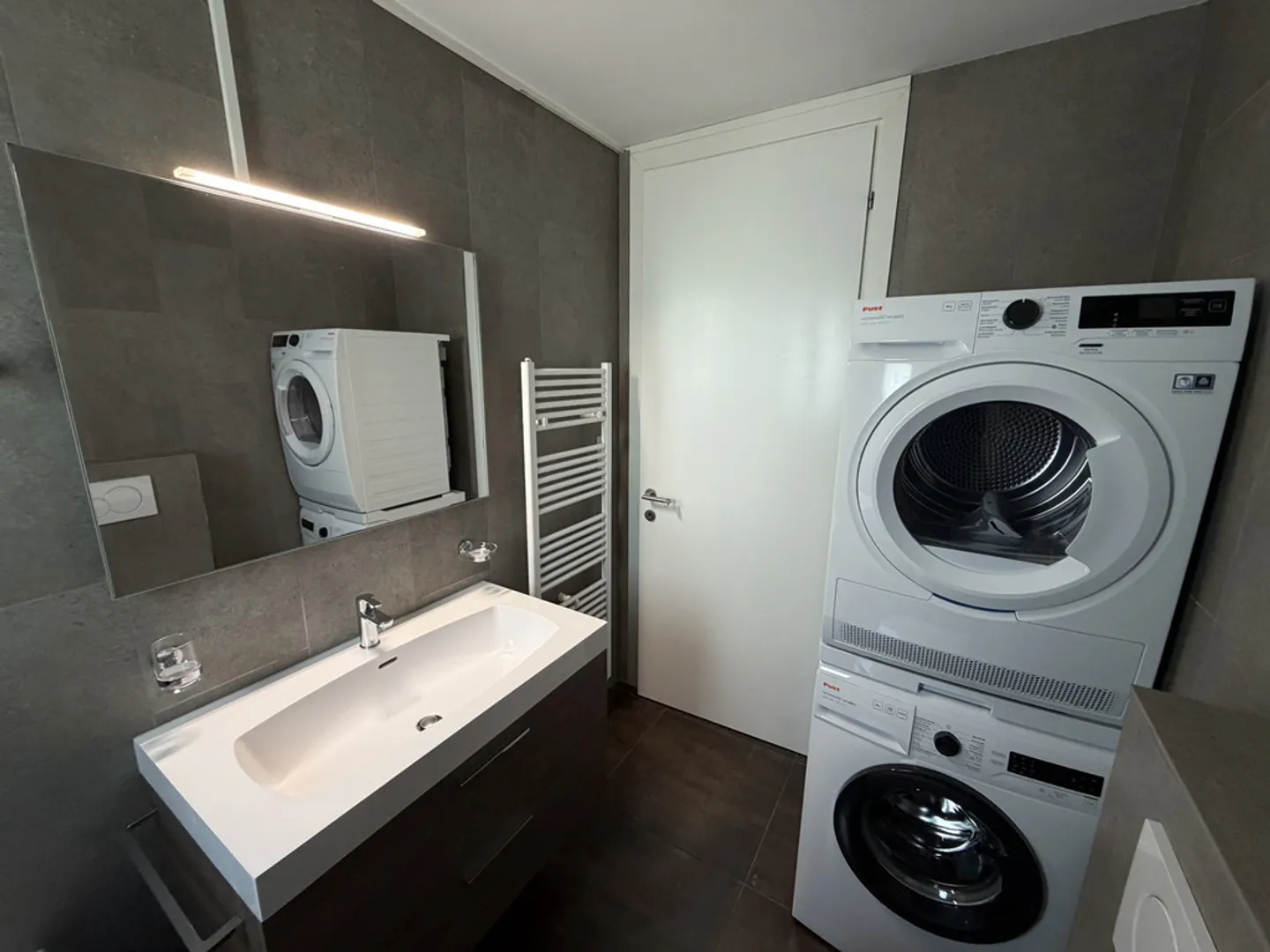 Appartement moderne avec grande terrasse - Photo 7 sur 12