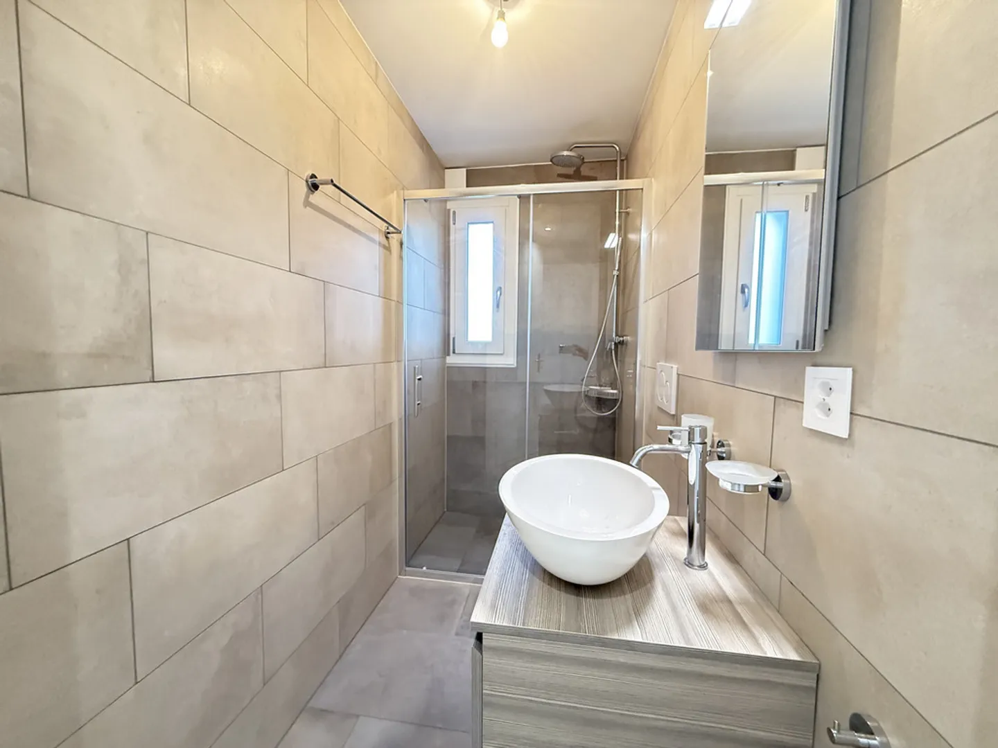 Appartement moderne avec grande terrasse - Photo 8 sur 12