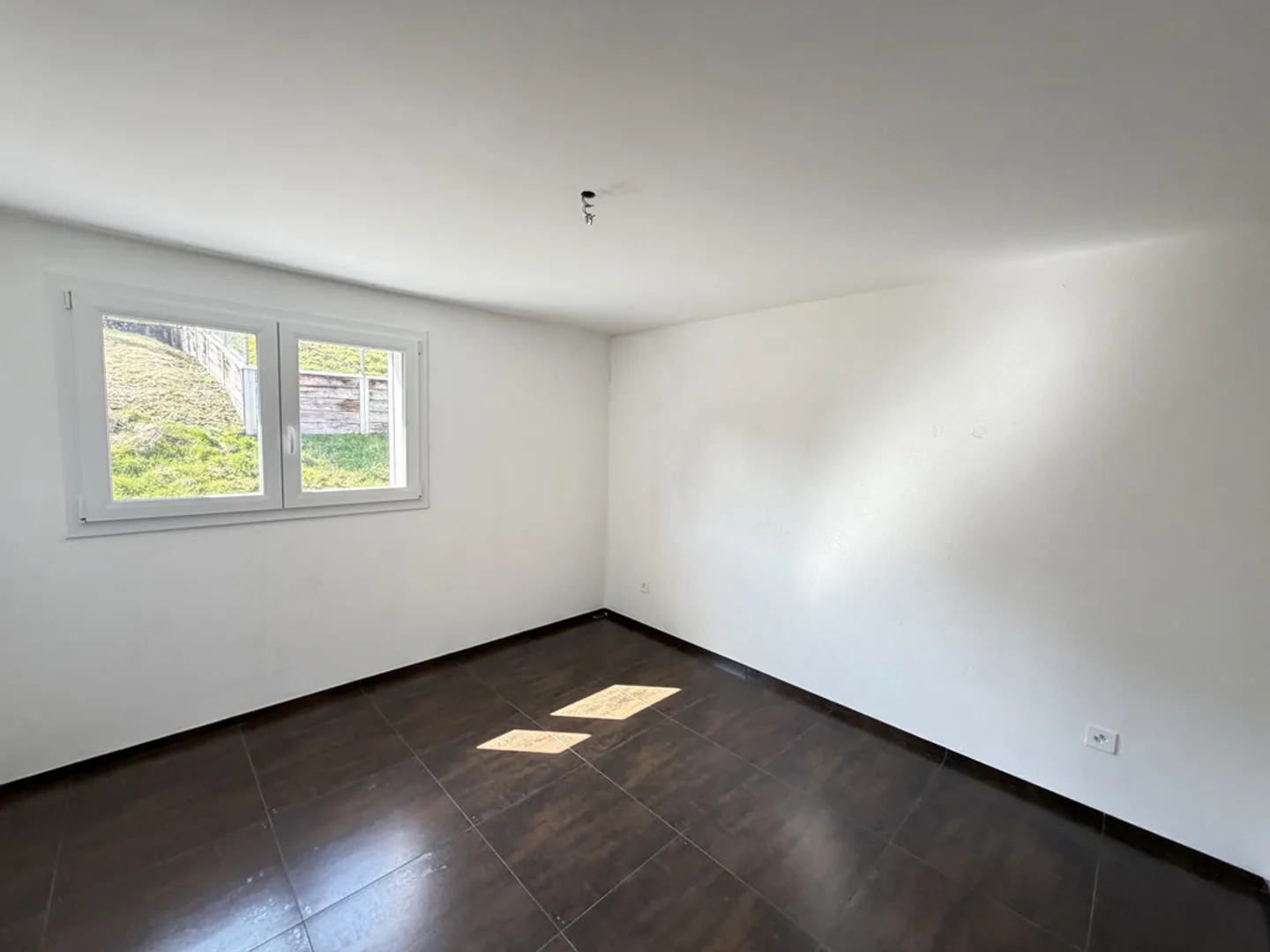 Appartement moderne avec grande terrasse - Photo 9 sur 12