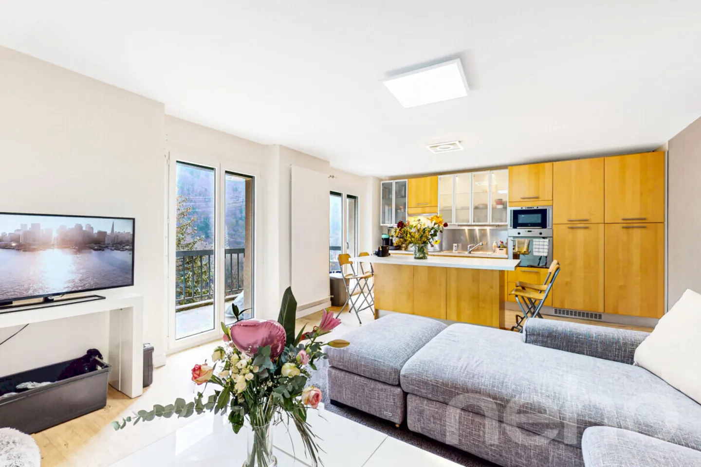 Ultimo piano a Territet, con carattere e vista sul lago e sulle Alpi - Foto 1 di 13