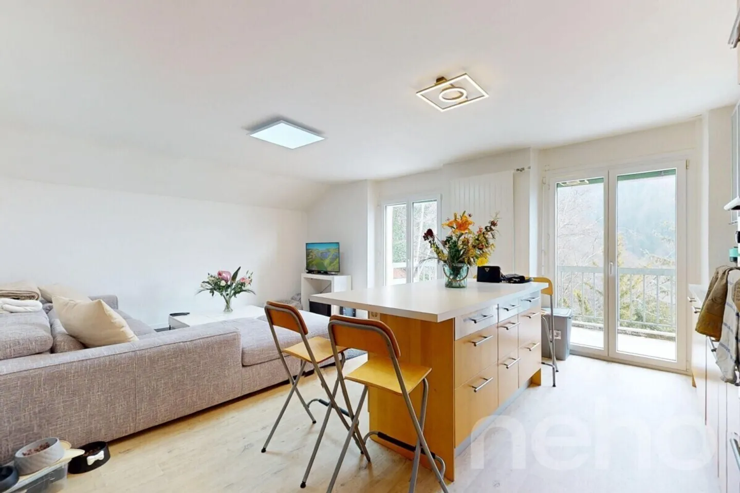 Ultimo piano a Territet, con carattere e vista sul lago e sulle Alpi - Foto 3 di 13