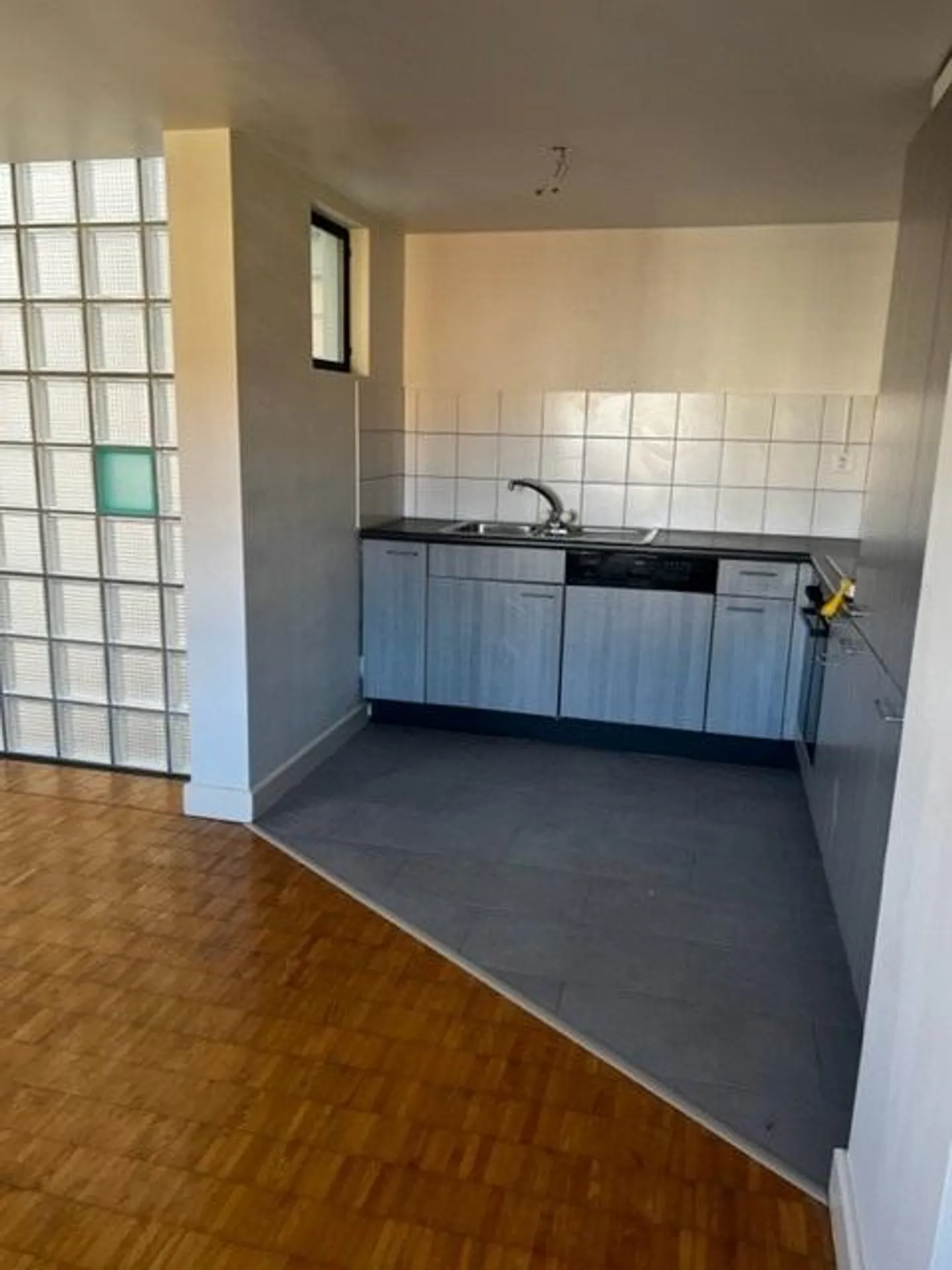 Charmant appartement 2 pièces - Photo 3 sur 7