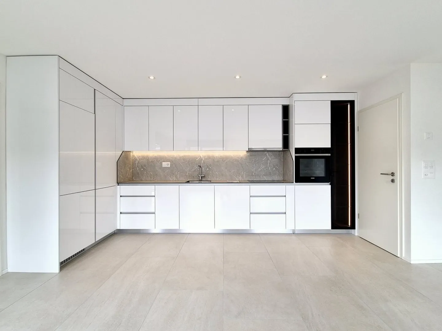 Superb opportunity to seize - Photo 2 of 6