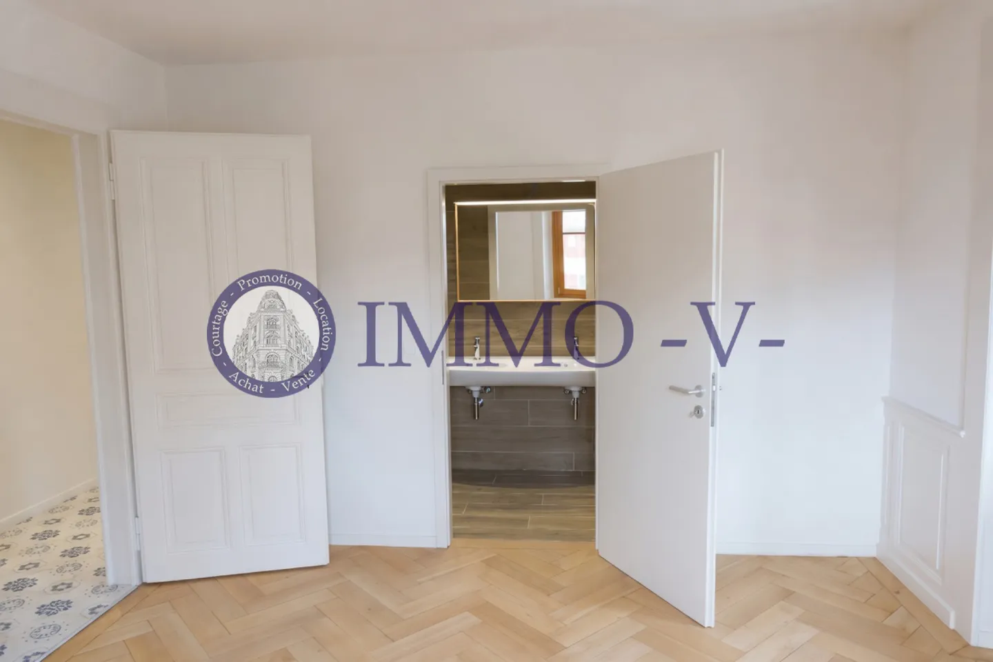 Fascino ed eleganza nel centro città - appartamento ristrutturato con carattere - Foto 5 di 8