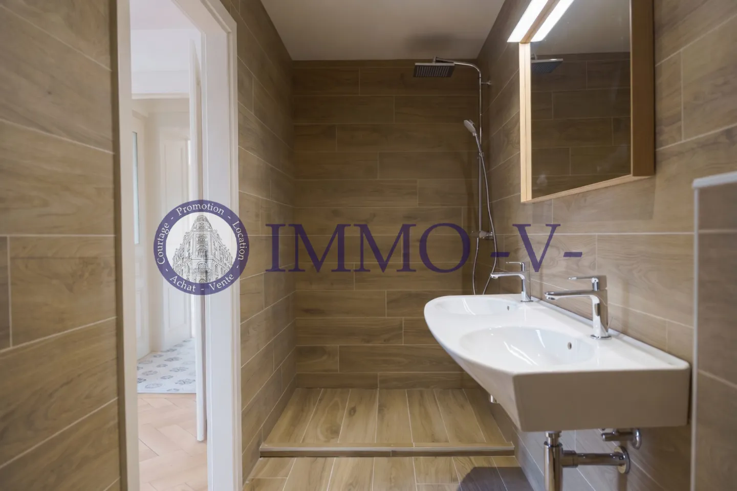 Fascino ed eleganza nel centro città - appartamento ristrutturato con carattere - Foto 6 di 8