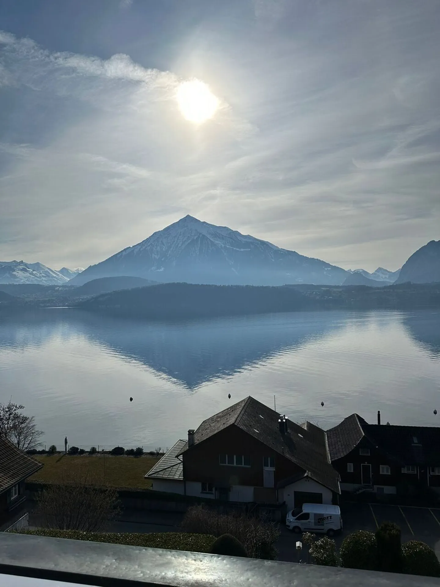 Vista spettacolare sul lago di Thun e sulle Alpi! Il tuo nuovo gioiello - Foto 1 di 9