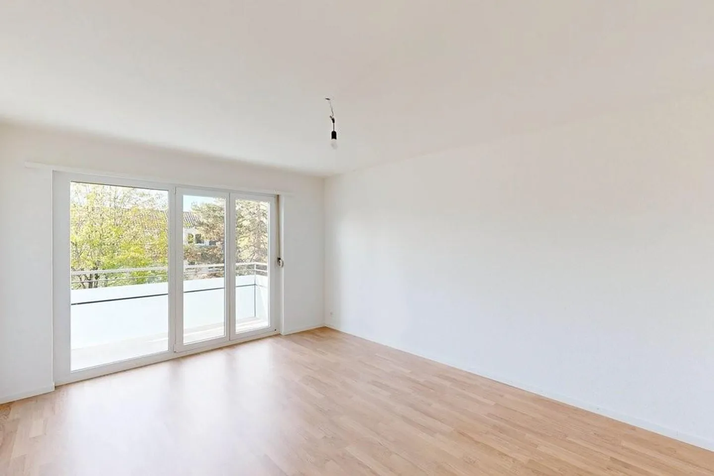 Helle Wohnung mit Waschtrockner - Foto 3 von 12