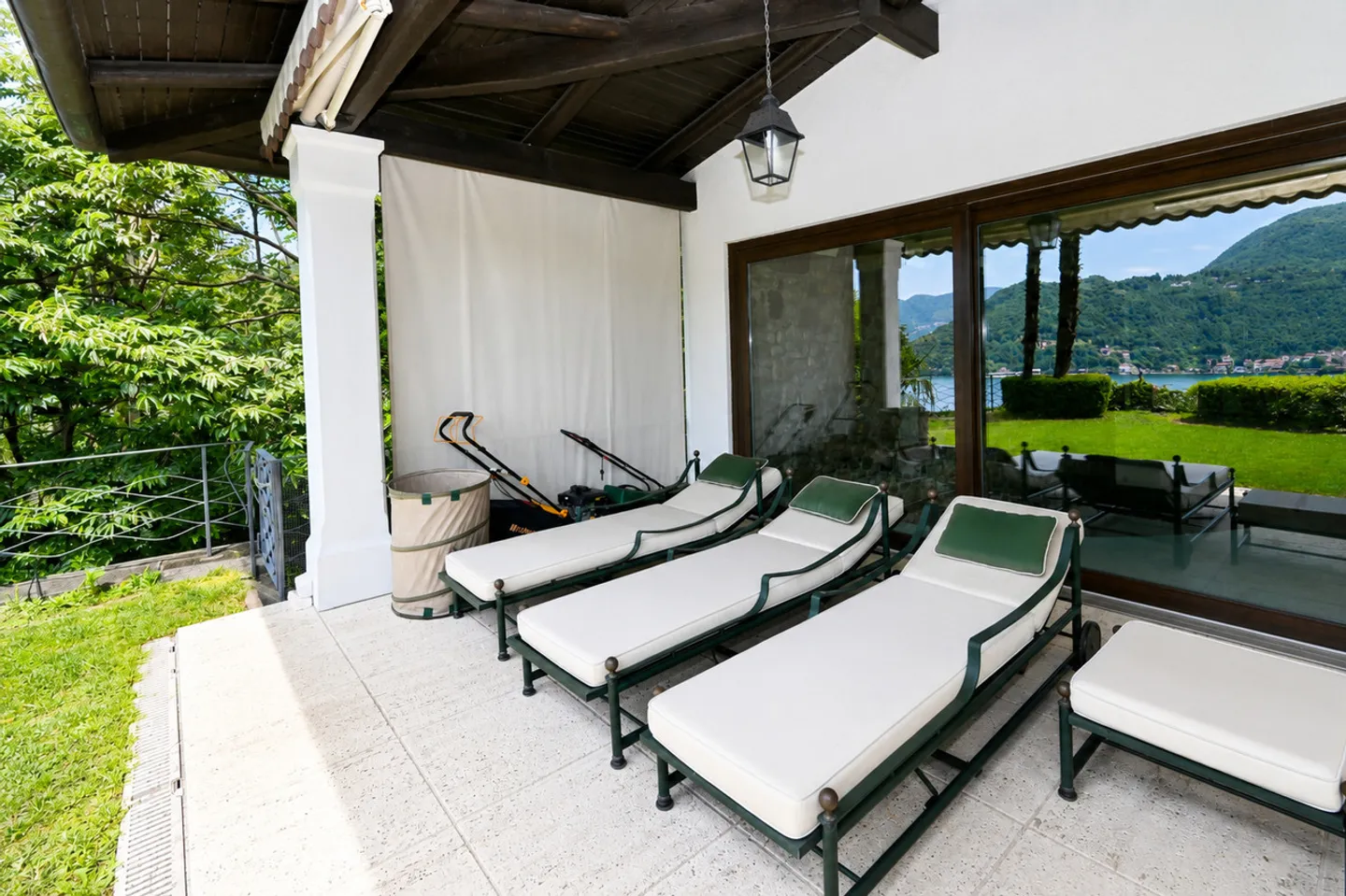 Luxury Villa with Lake View - Photo 8 of 26