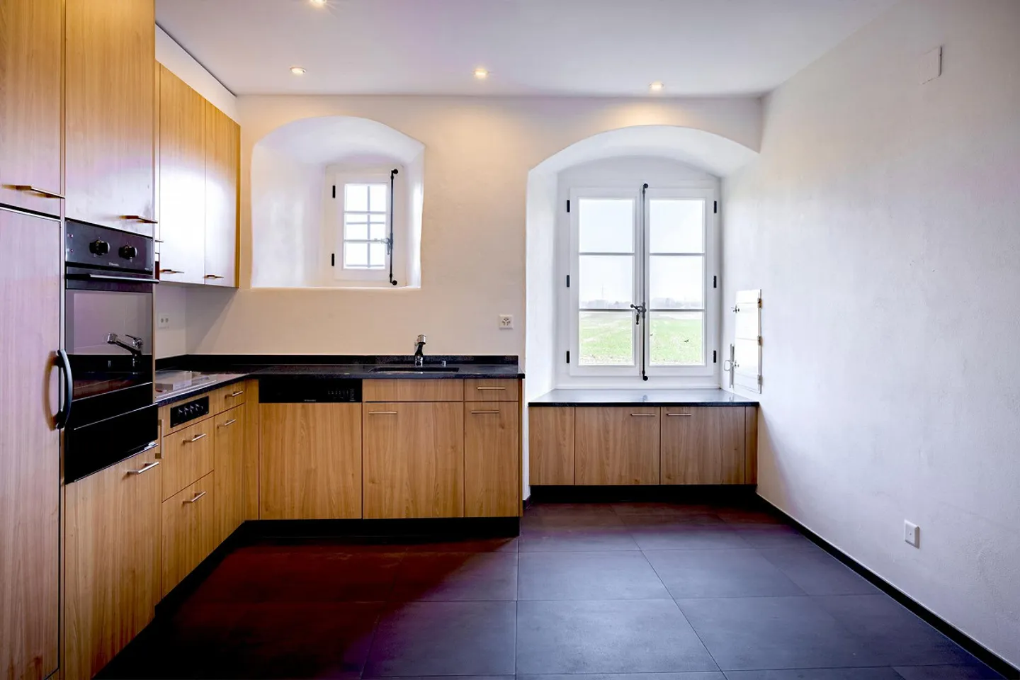 Casa d'angolo storica con giardino - Foto 7 di 11