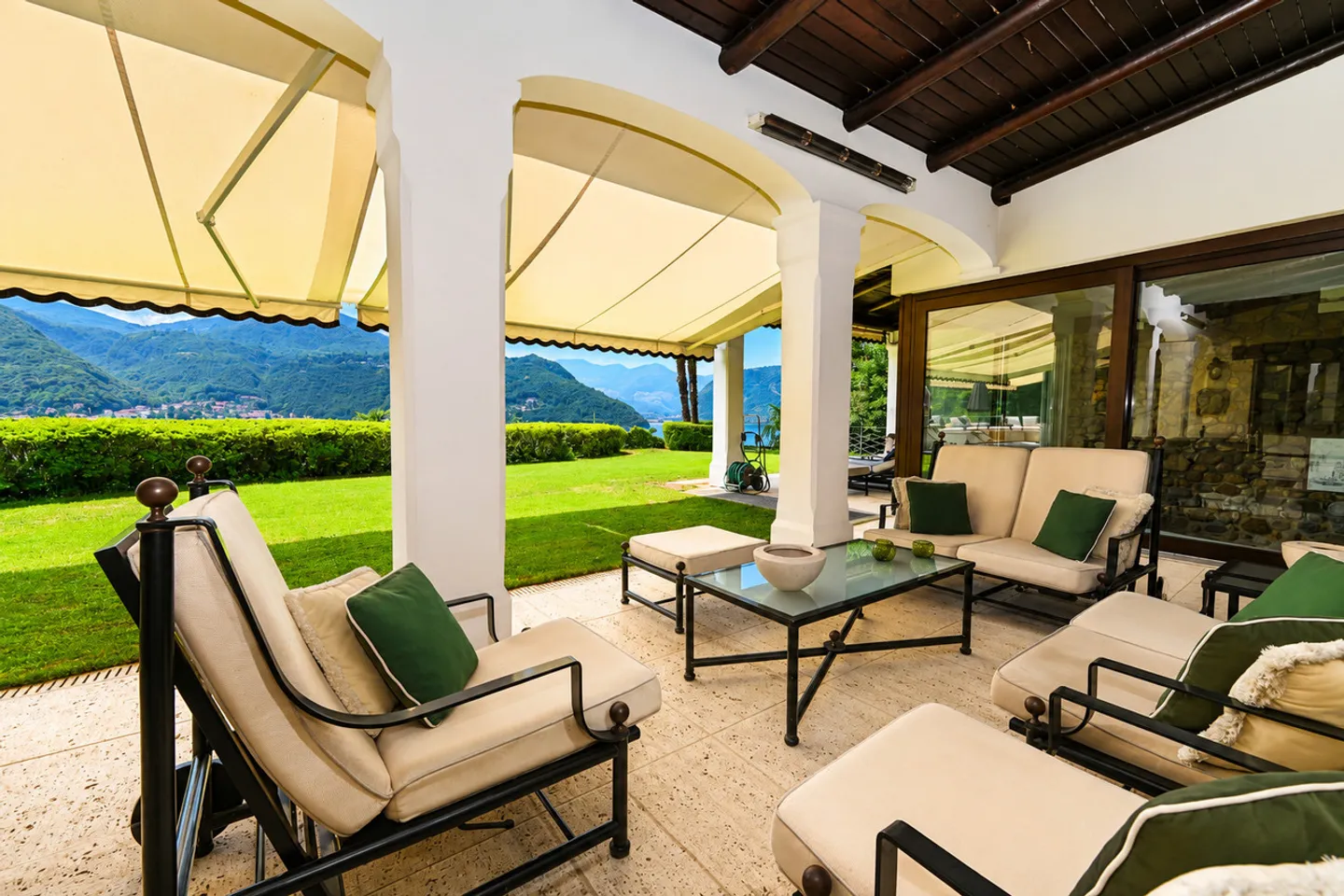 Luxury Villa with Lake View - Photo 5 of 26