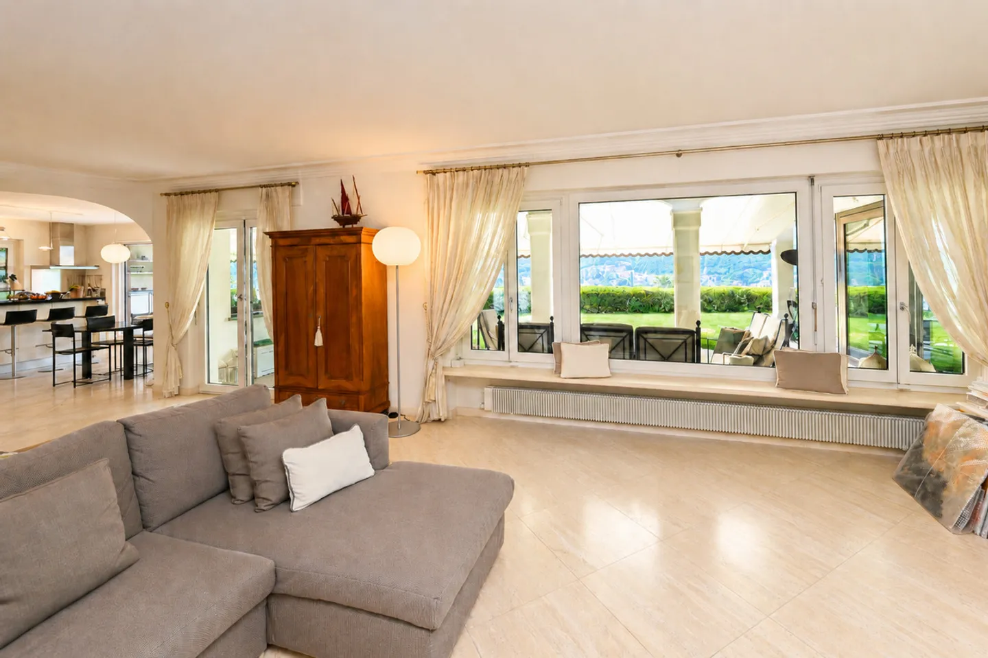 Luxury Villa with Lake View - Photo 9 of 26