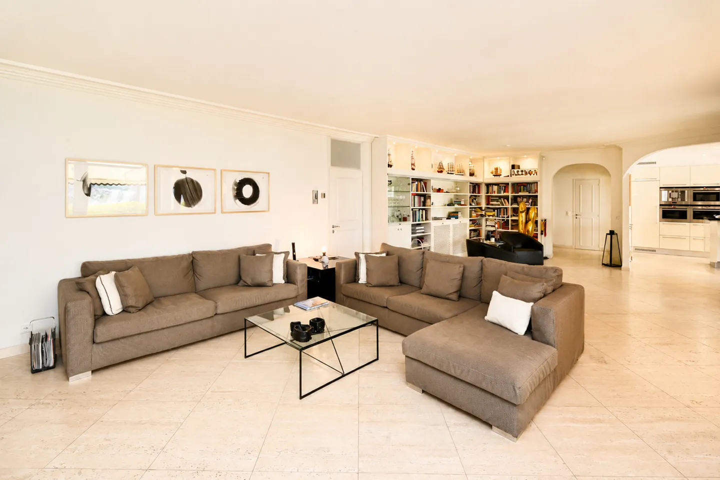 Luxury Villa with Lake View - Photo 10 of 26