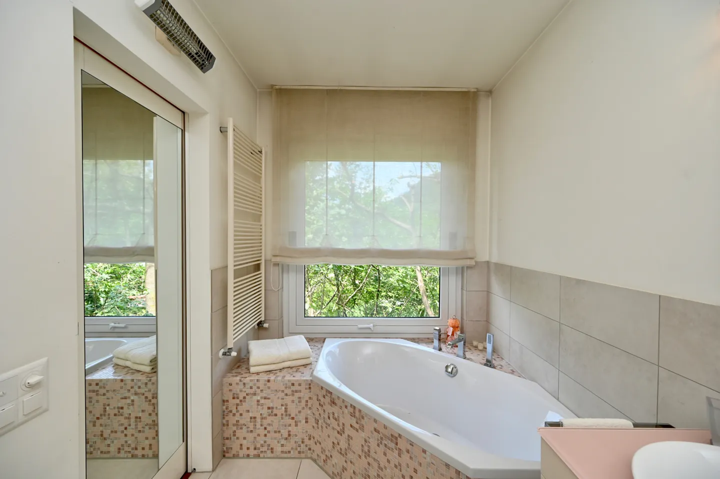Luxury Villa with Lake View - Photo 16 of 26