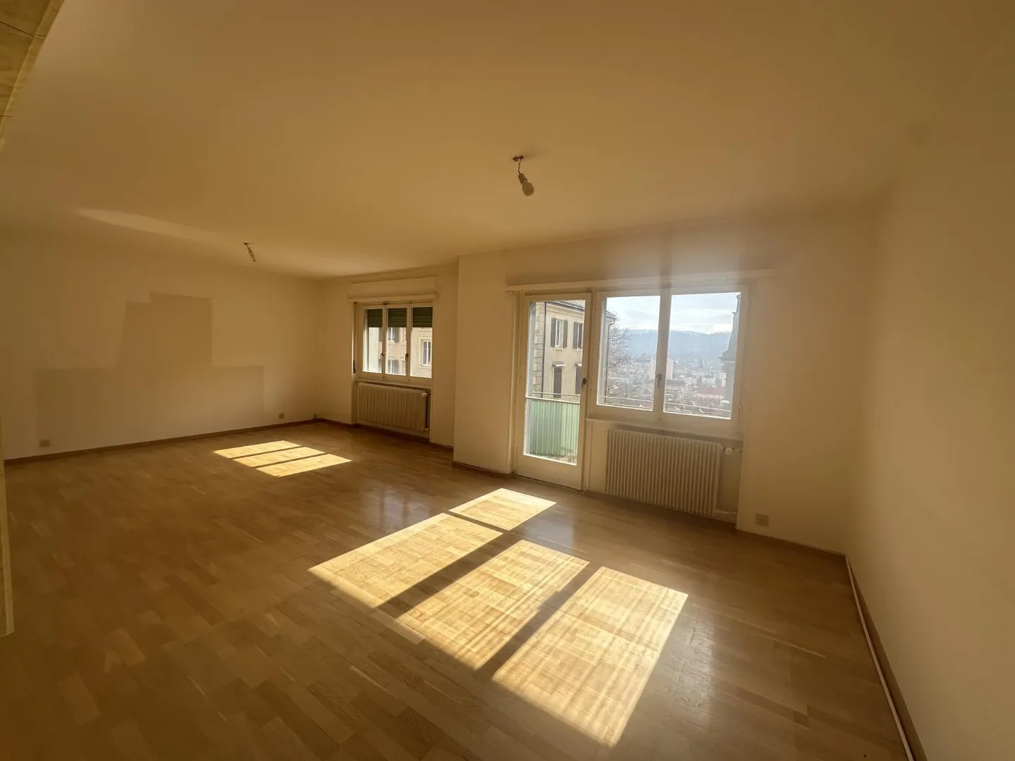 01273 - 4-room apartment - Tourelles 8 - La Chaux-de-Fonds - Photo 2 of 6