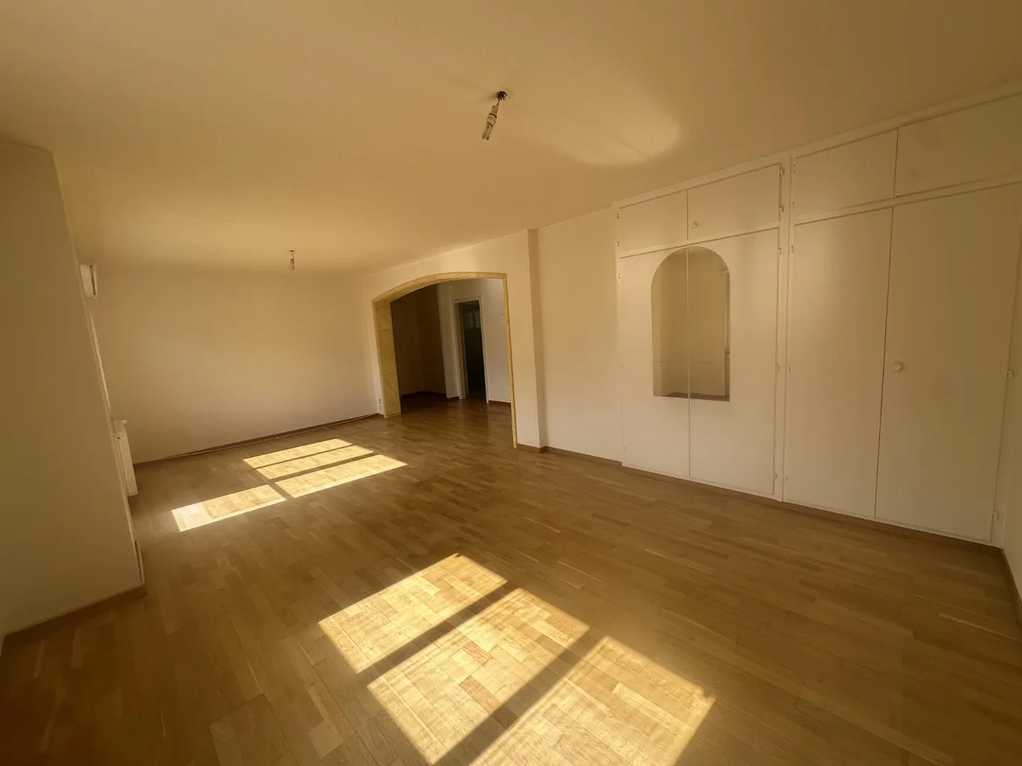 01273 - 4-room apartment - Tourelles 8 - La Chaux-de-Fonds - Photo 3 of 6