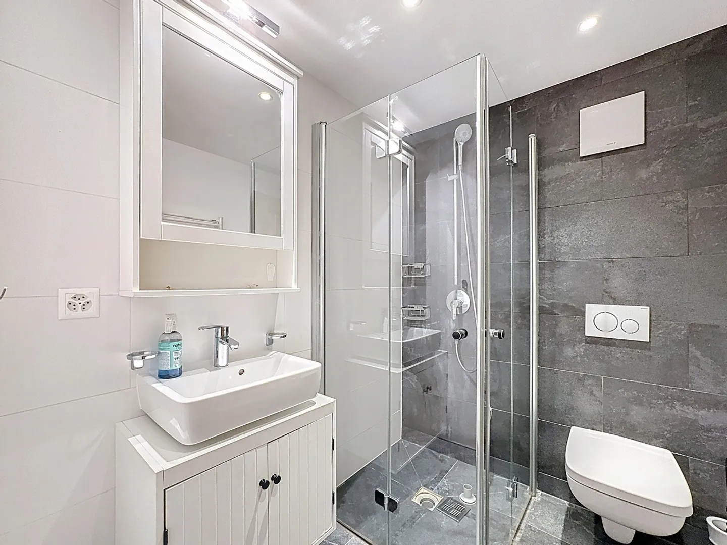 Apartment for rent - Photo 4 of 11