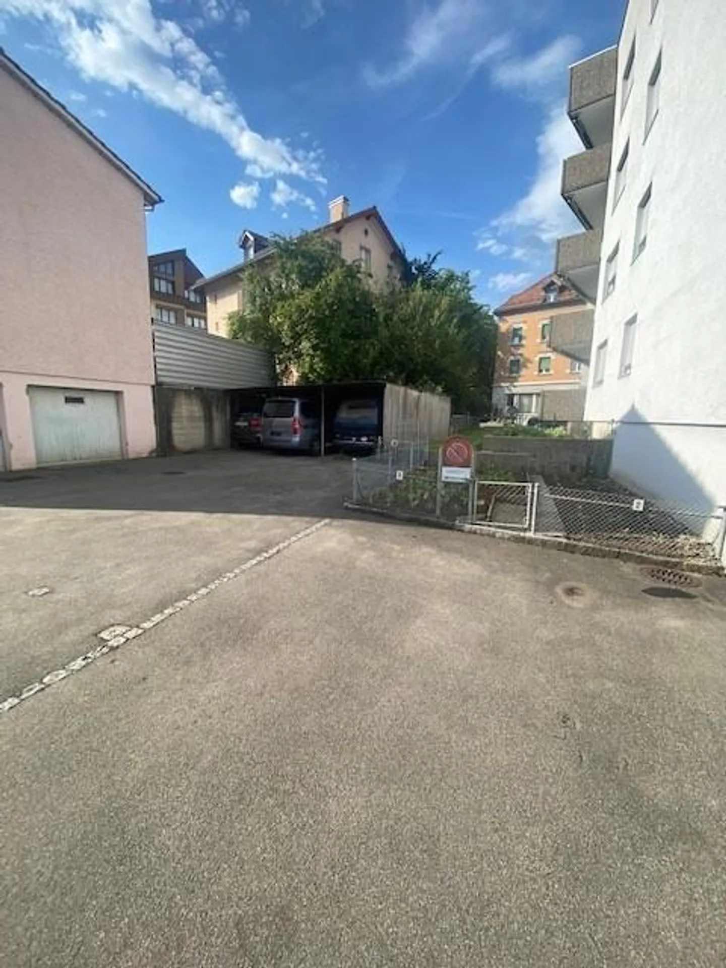 Gedeckter Parkplatz zu vermieten - Foto 1 von 1