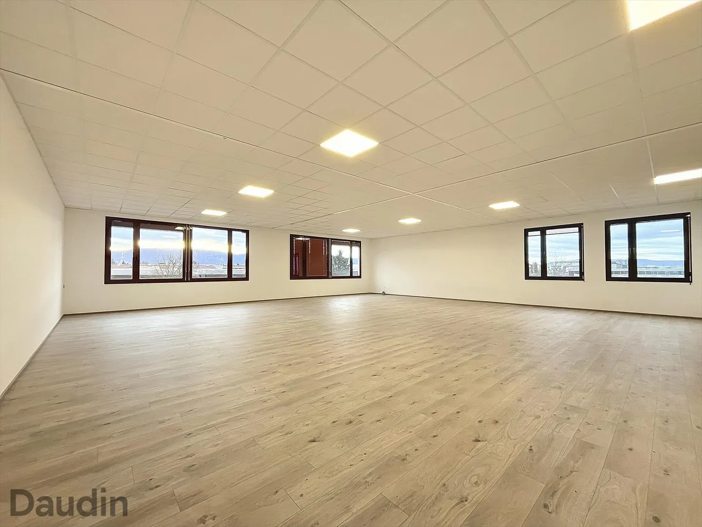 Premises of approximately 174m2 in Meyrin - Photo 1 of 4
