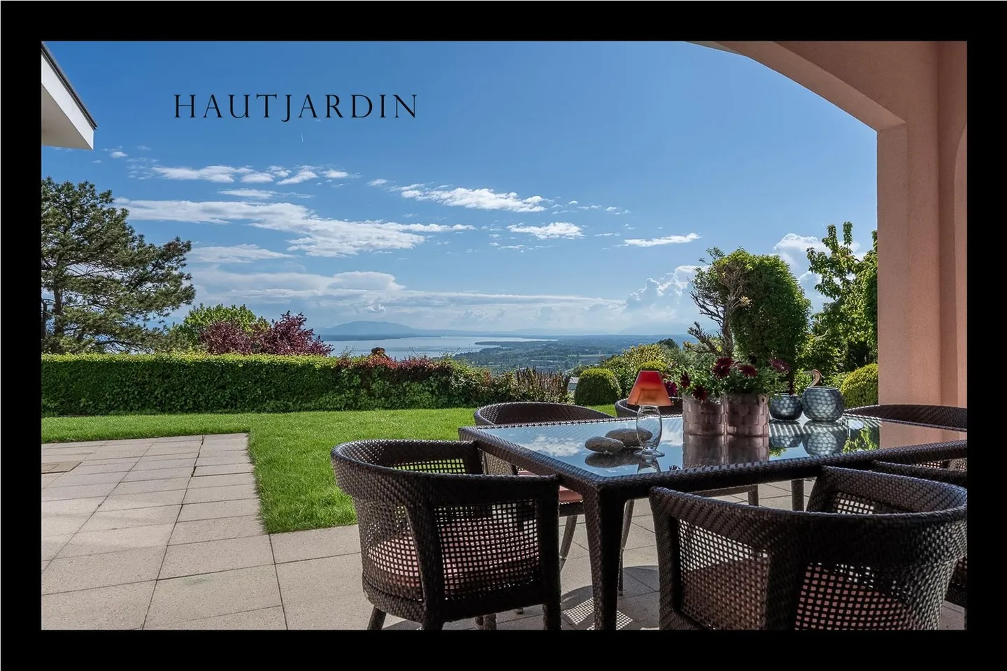 Une vue panoramique en toute intimité à Perroy, surplombant la ville de Rolle. - Photo 1 sur 17