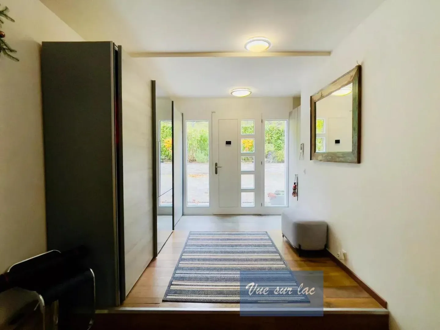 Unique contemporary villa on a beautiful and large plot - Photo 7 of 13
