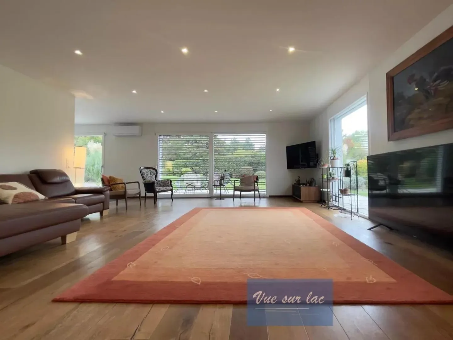 Unique contemporary villa on a beautiful and large plot - Photo 9 of 13