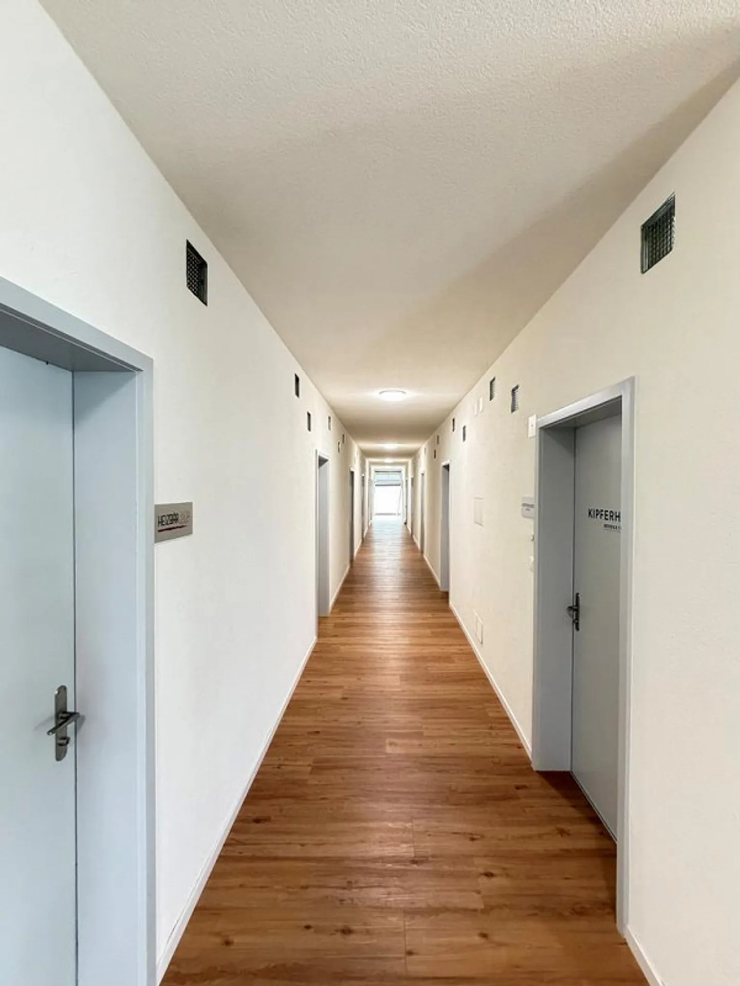 Micro-bureau de 22 m2 dans la zone industrielle d'Oberwil - Photo 5 sur 6