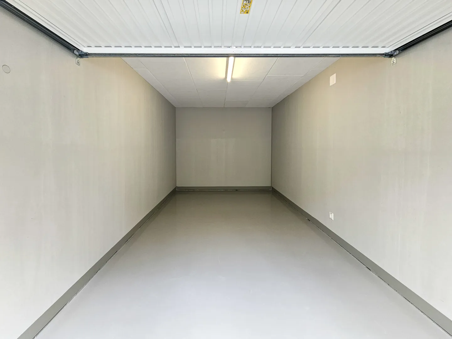 Espaces de stockage, bureaux, ateliers et loisirs à Winterthur - Photo 3 sur 9