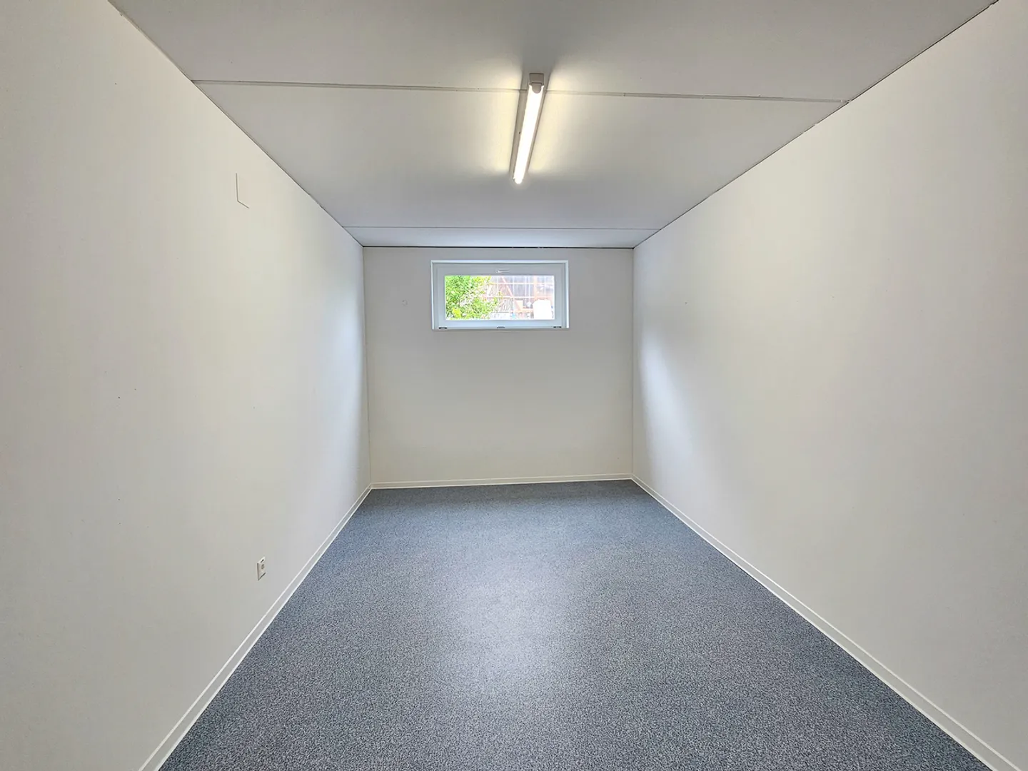 Espaces de stockage, bureaux, ateliers et loisirs à Winterthur - Photo 4 sur 9