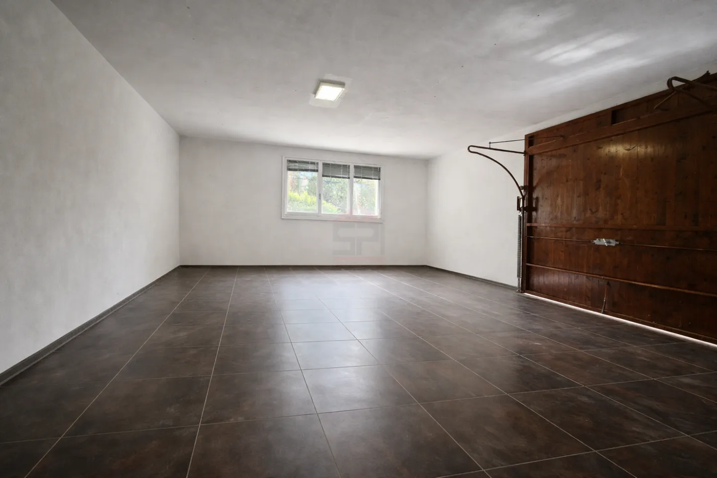 Elegant individual villa with generous volumes on a wooded plot of 1,088 m² - Photo 4 of 4