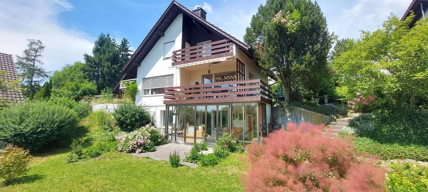 Maison individuelle avec vue imprenable et beau jardin - Photo 1 sur 13