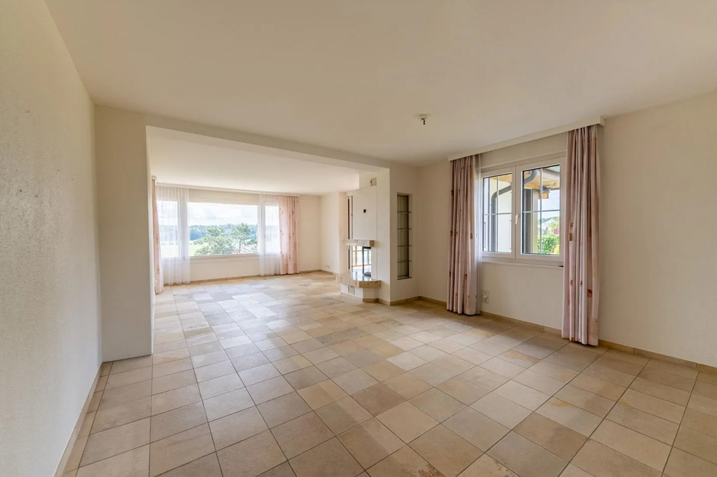 Alpenblick included: Spacious living happiness over three floors - Photo 2 of 13