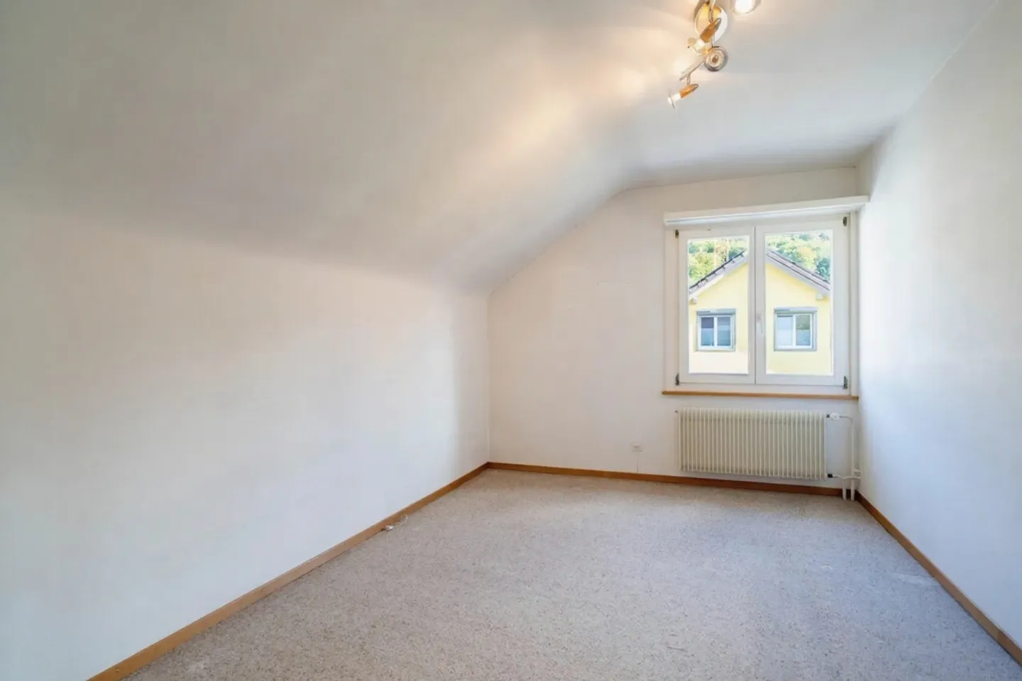 Maison individuelle avec garage, places de parking, piscine ! - Photo 11 sur 23