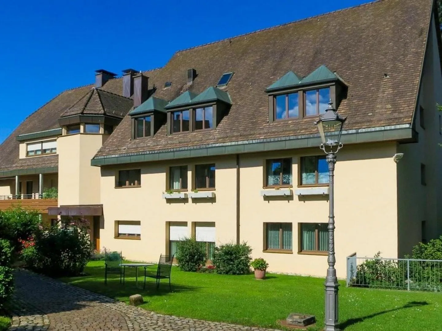 Quiet in the Green, Central in Riehen: 192 m2 Maisonette with a View - Photo 1 of 11