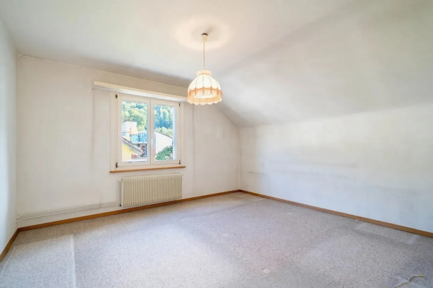 Maison individuelle avec garage, places de parking, piscine ! - Photo 12 sur 23