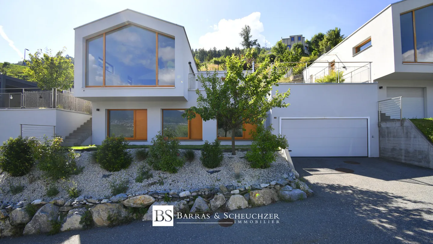 Moderne 4-Zimmer-Villa mit Panoramablick - Photo 1 of 12