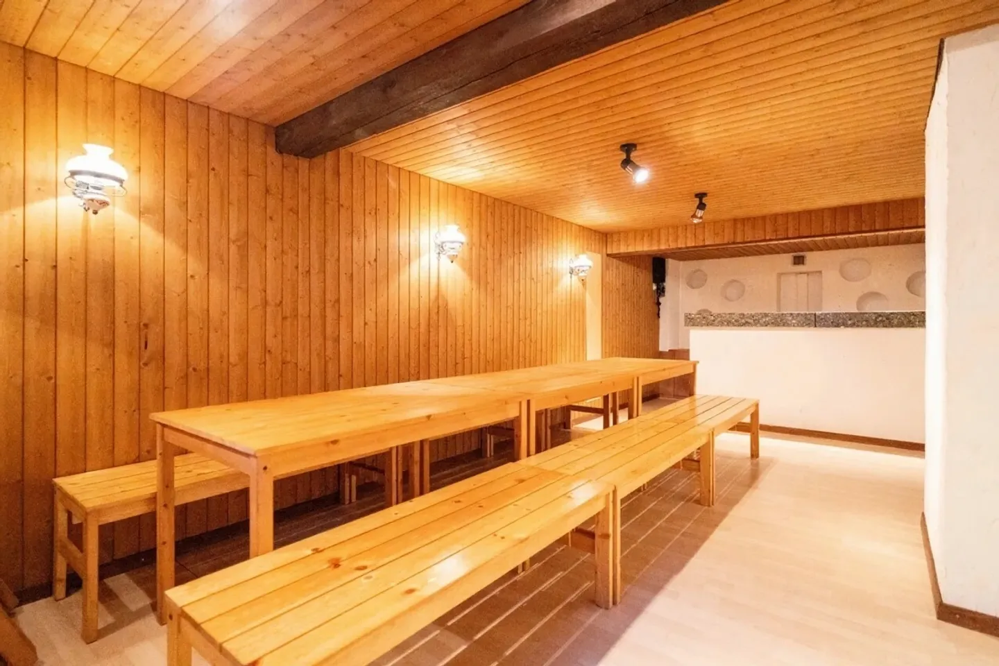 Maison individuelle avec garage, places de parking, piscine ! - Photo 15 sur 23