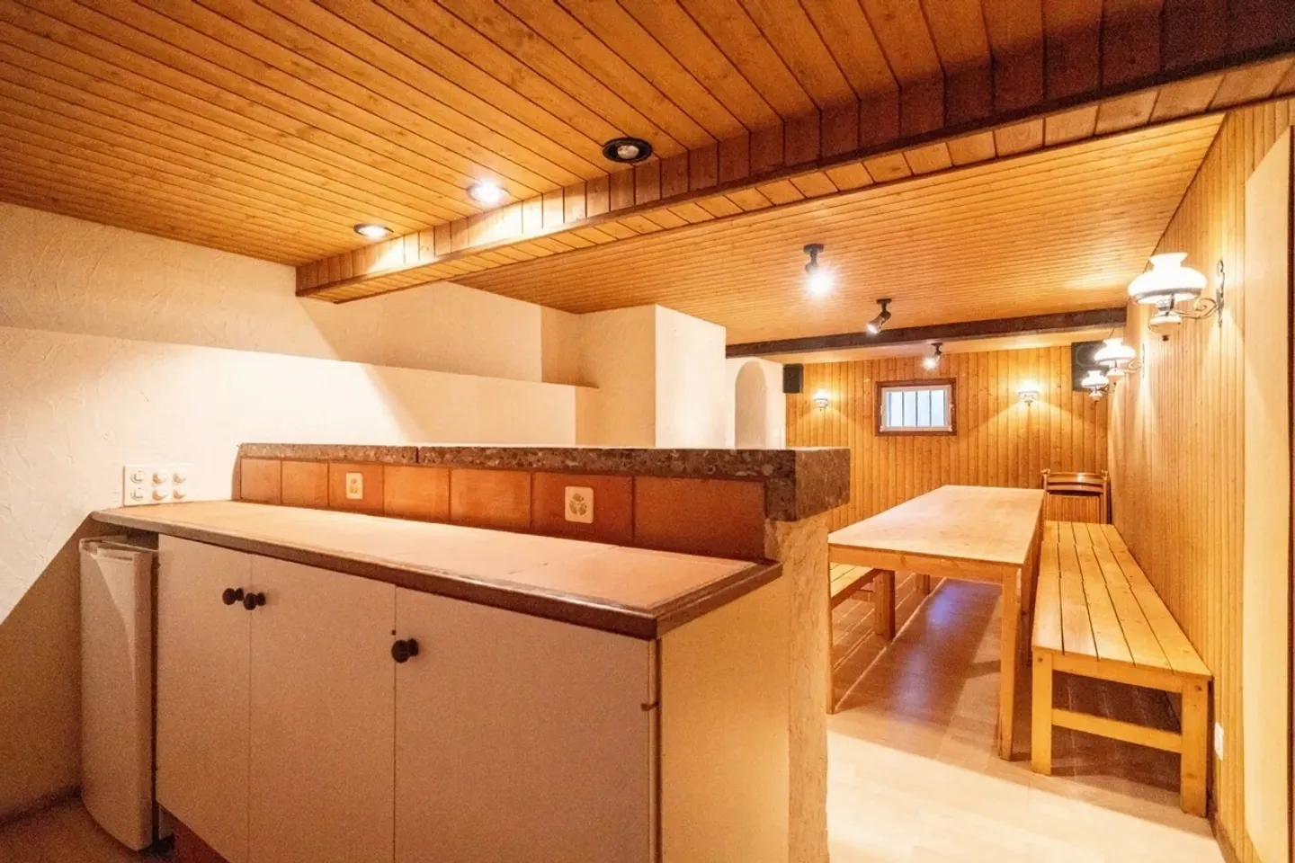 Maison individuelle avec garage, places de parking, piscine ! - Photo 16 sur 23