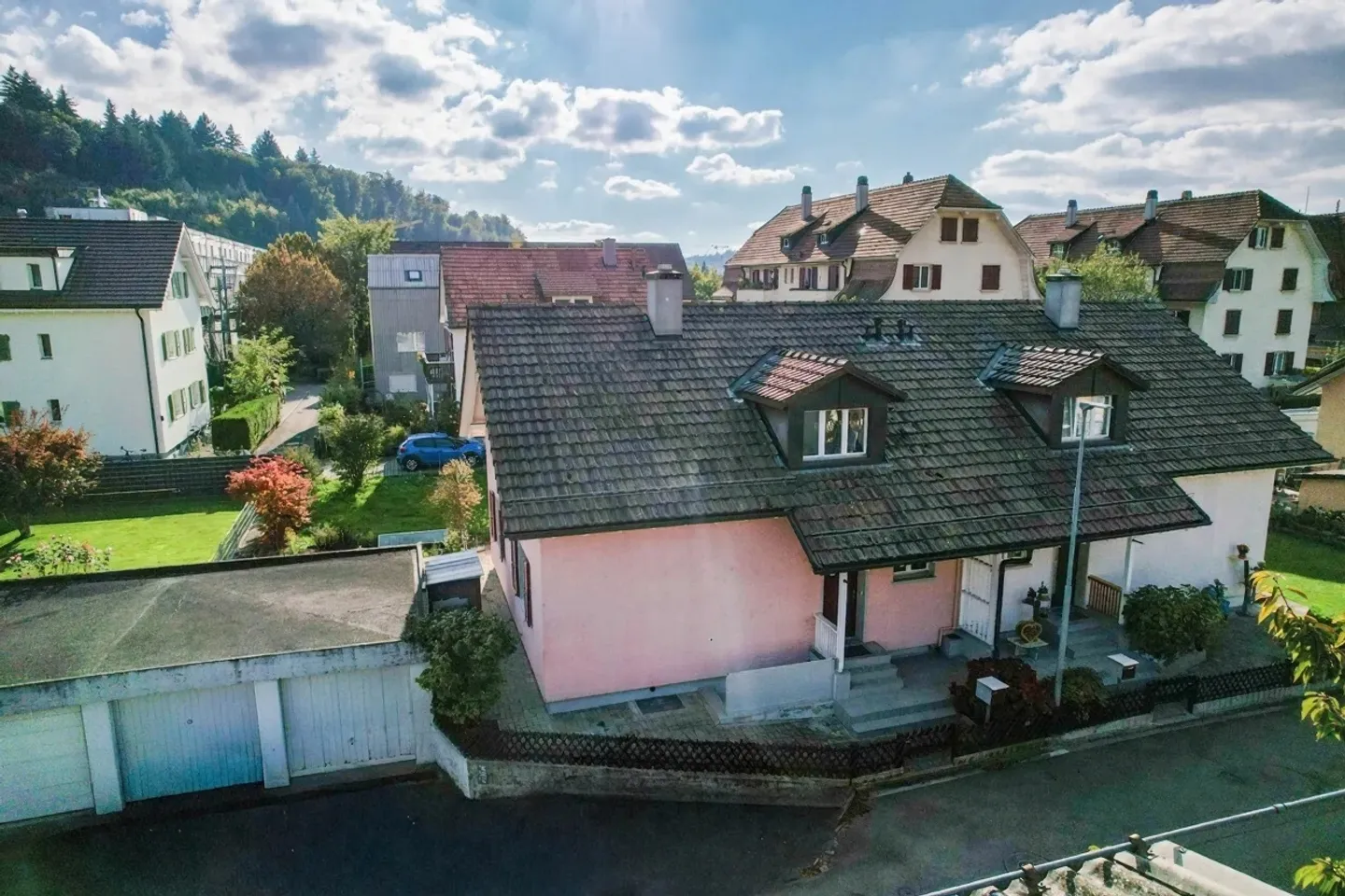 Maison individuelle avec garage, places de parking, piscine ! - Photo 19 sur 23