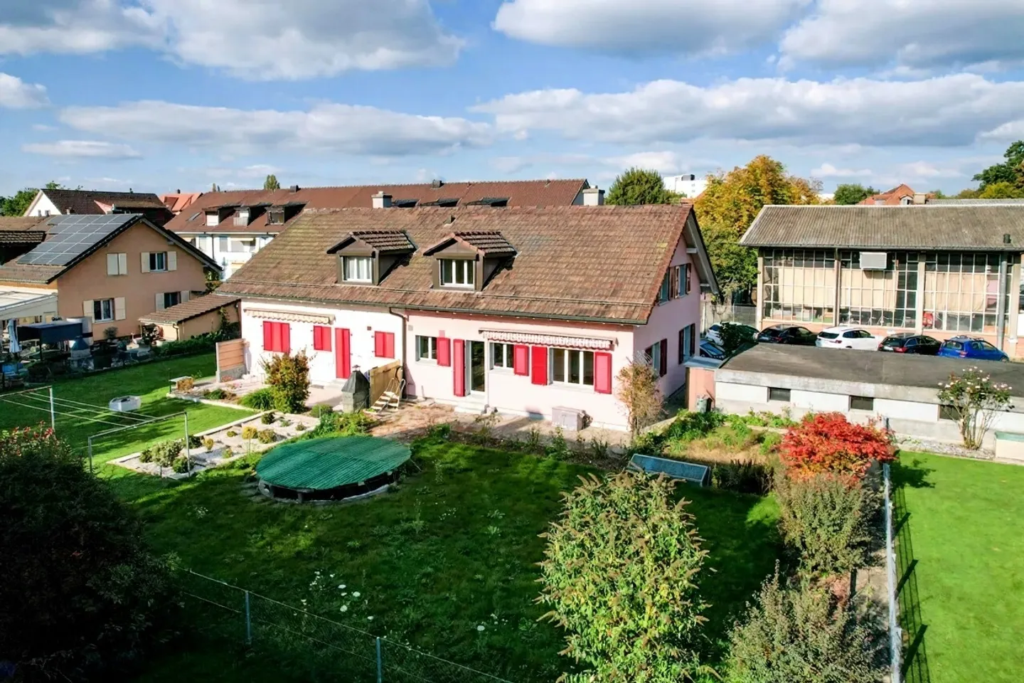 Maison individuelle avec garage, places de parking, piscine ! - Photo 20 sur 23