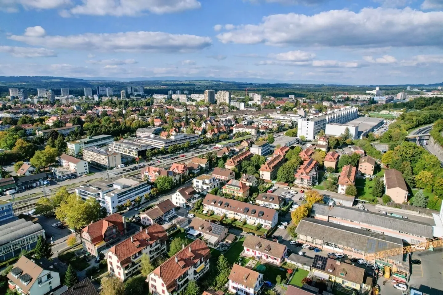 Maison individuelle avec garage, places de parking, piscine ! - Photo 22 sur 23