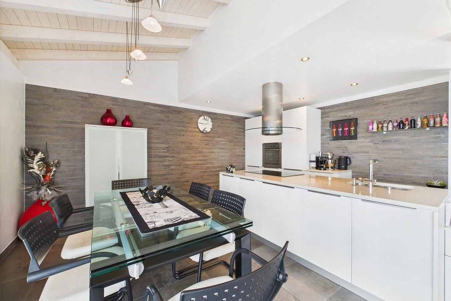 Exclusive Villa with Panoramic Views - Photo 4 of 30