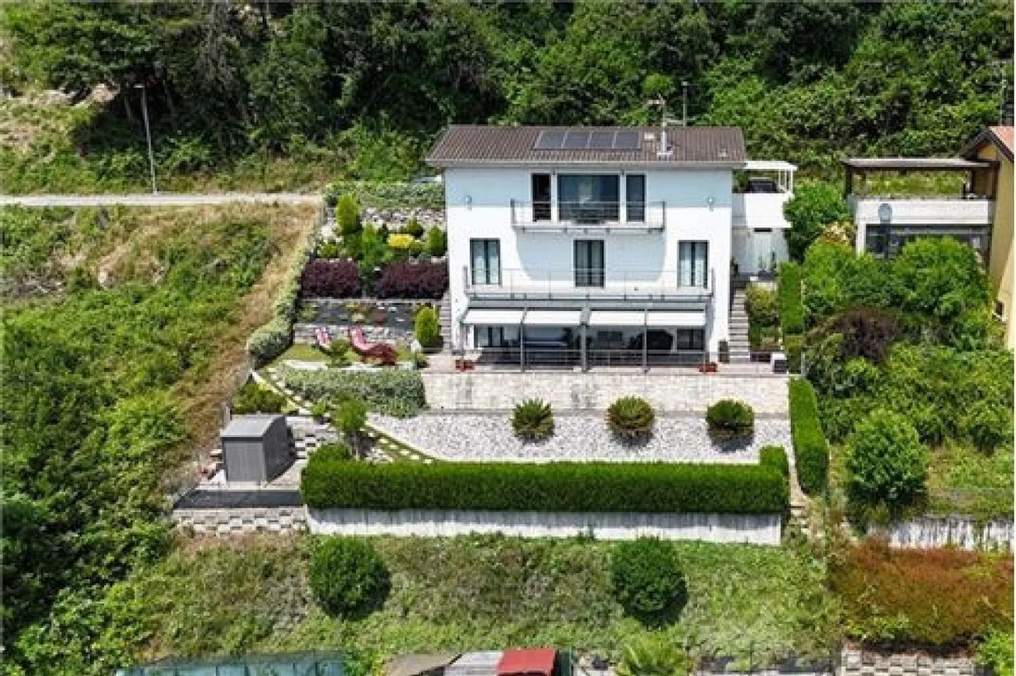 Exclusive Villa with Panoramic Views - Photo 3 of 30