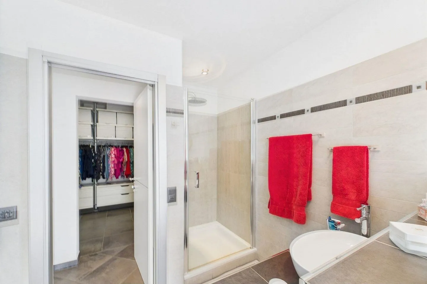 Exclusive Villa with Panoramic Views - Photo 17 of 30