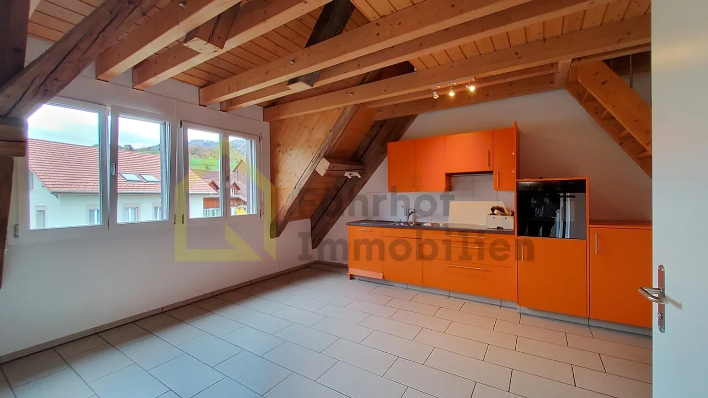 Charming Maisonette Apartment with Balcony - Photo 5 of 12