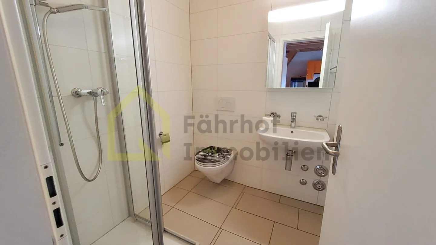 Charming Maisonette Apartment with Balcony - Photo 8 of 12