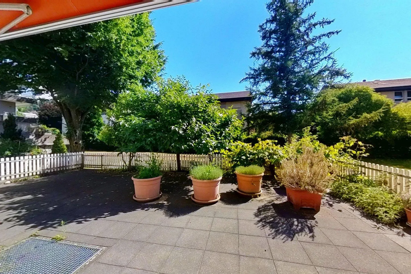Spacious Ground Floor Apartment with Terrace - Photo 1 of 11