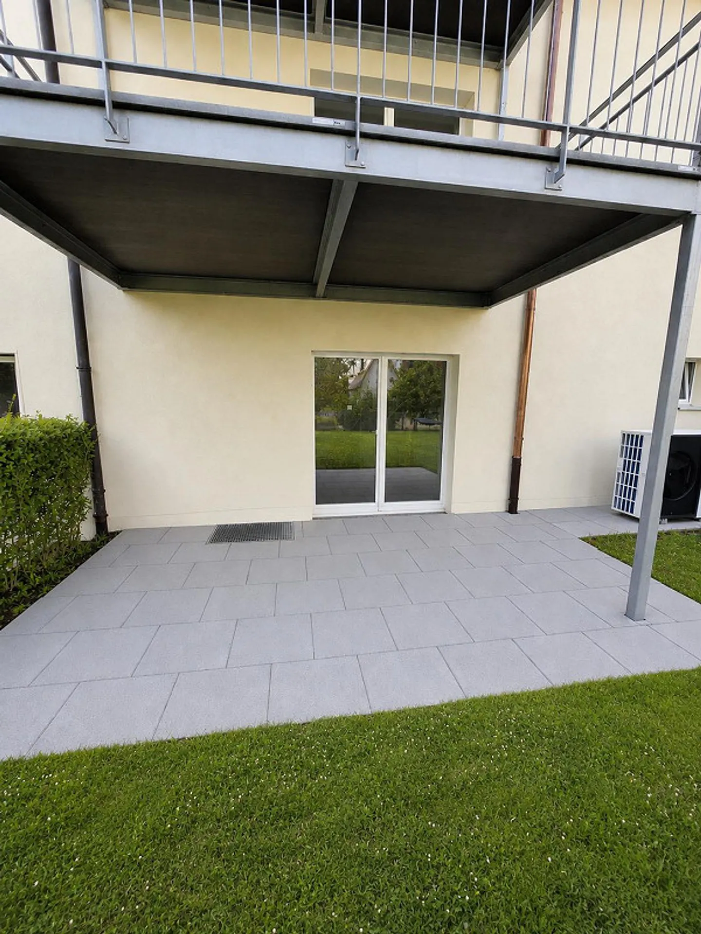 Completely renovated 2.5 room apartment with large covered garden terrace - Photo 1 of 6